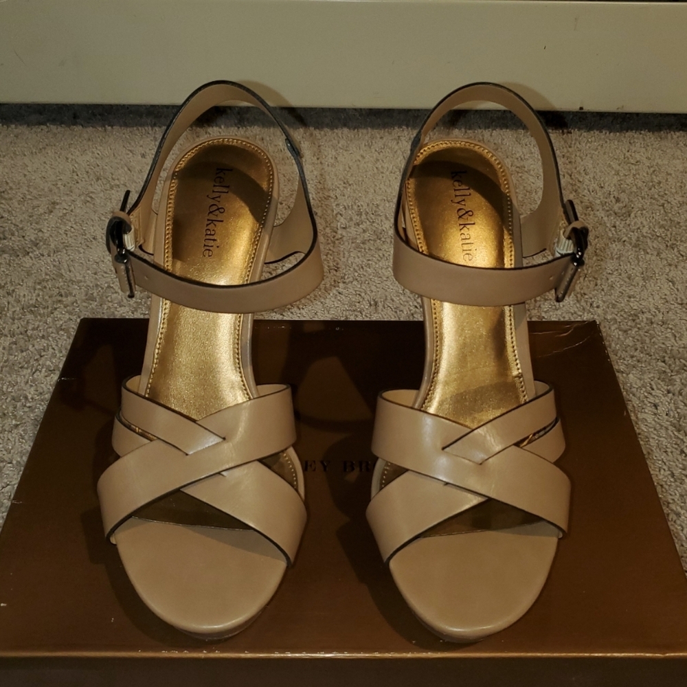 Kelly & Katie platform taupe heels
